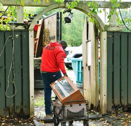 Trash and debris hauling service