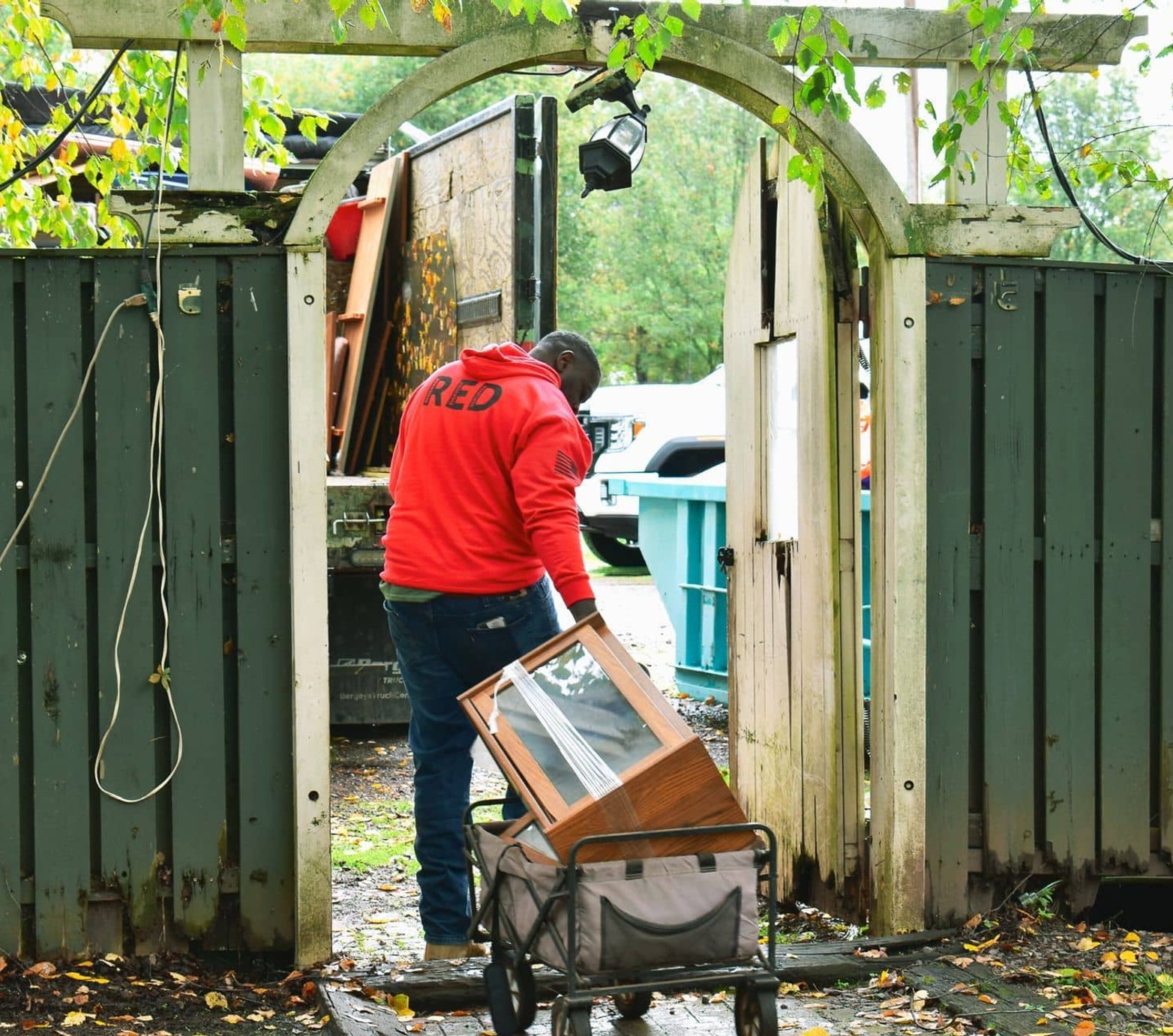 Junk hauling service truck